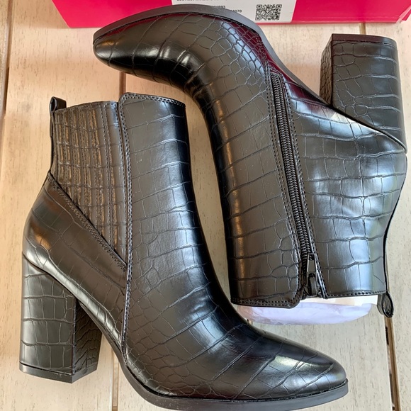 NIB BLACK BLOCK HEEL BOOTIES. - Picture 1 of 5